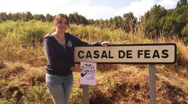 07. Junto al cartel de una población que tenga un nombre curioso.