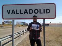 06. Junto al cartel indicador situado a la entrada de una localidad que haya sido sede de una quedada umbriana nacional, esta prueba se puede repetir.