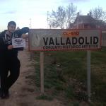 06. Junto al cartel indicador situado a la entrada de una localidad que haya sido sede de una quedada umbriana nacional, esta prueba se puede repetir.