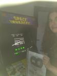 71. Jugando en una máquina recreativa un videojuego de al menos 30 años de antigüedad (Pacman, Donkey Kong, Space Invaders, etc...)