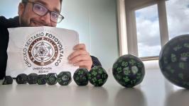 80 - Con N dados de diferentes caras y que no sean los 7 clásicos (4,6,8,10,decimal,12,20), siendo N el número de semanas de juego de la Umbrionada
