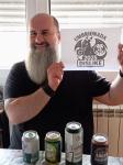 39 - Con N latas de cerveza de diferentes marcas, siendo N el número de días transcurridos desde el inicio de la Umbrionada.