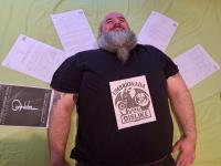 1 - Con un juego de rol escrito en un alfabeto no latino.