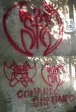 104. Un graffiti con el logo de Umbría