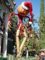 Espantapájaros navideño